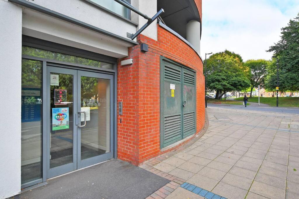 Perfectly Located City Centre Studio Apartment - West One With Free Wifi, Gym Access, Netflix シェフィールド エクステリア 写真