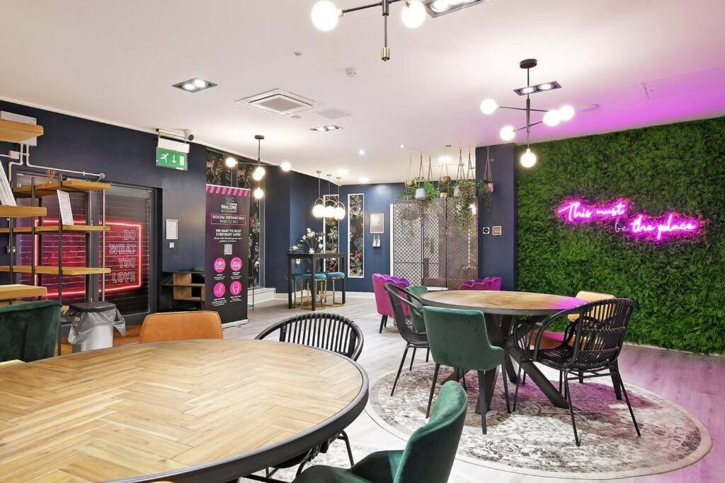 Perfectly Located City Centre Studio Apartment - West One With Free Wifi, Gym Access, Netflix シェフィールド エクステリア 写真