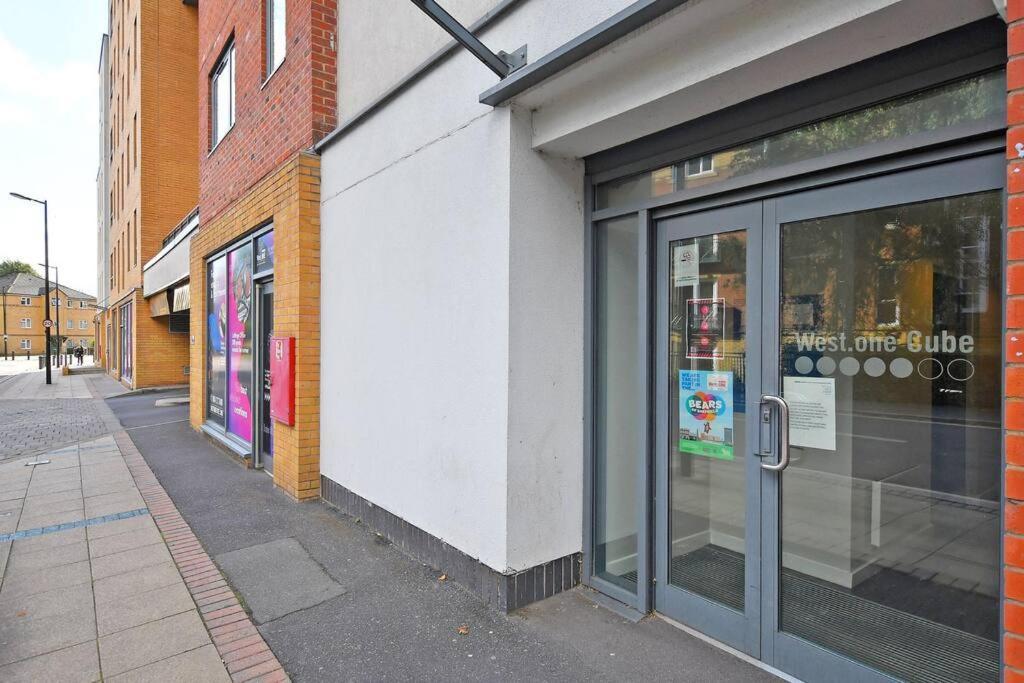 Perfectly Located City Centre Studio Apartment - West One With Free Wifi, Gym Access, Netflix シェフィールド エクステリア 写真