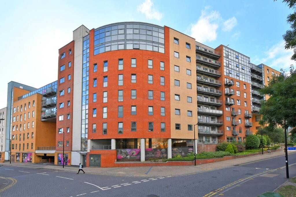 Perfectly Located City Centre Studio Apartment - West One With Free Wifi, Gym Access, Netflix シェフィールド エクステリア 写真