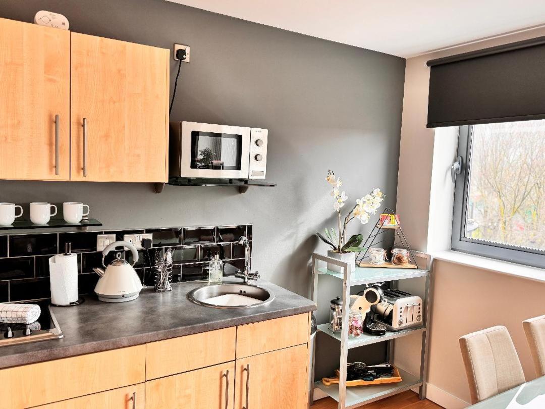 Perfectly Located City Centre Studio Apartment - West One With Free Wifi, Gym Access, Netflix シェフィールド エクステリア 写真
